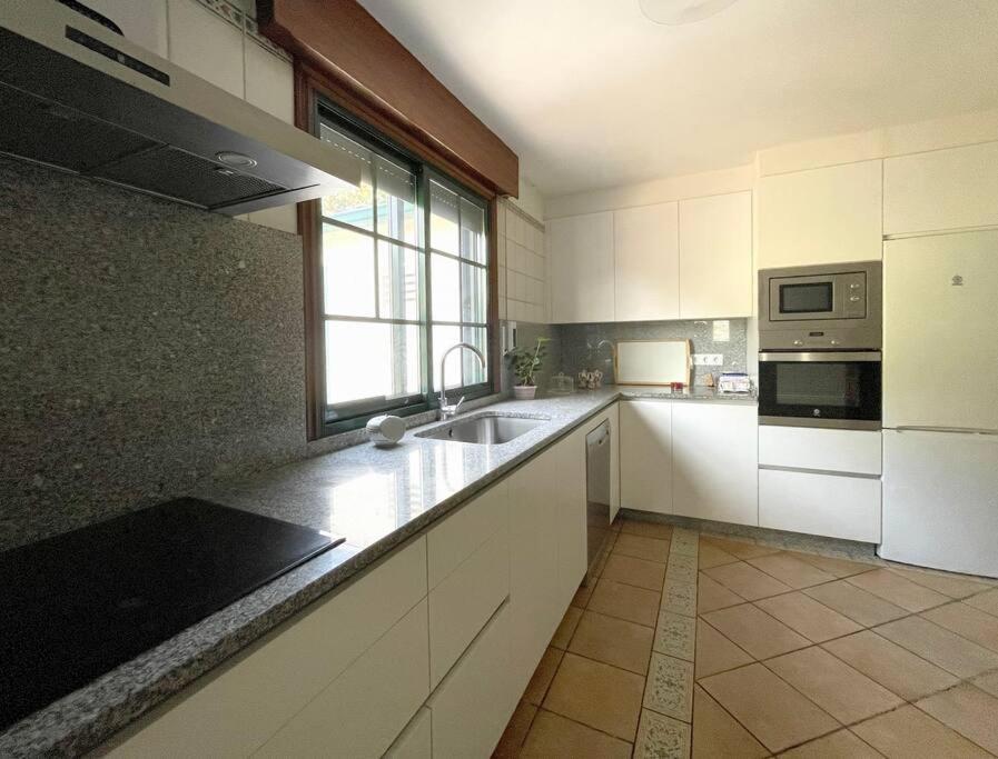Amplia Casa Familiar Villa Понтеведра Екстериор снимка